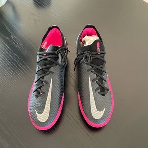 COPY - NIKE Phantom Soccer Cleat Women’s 8.5